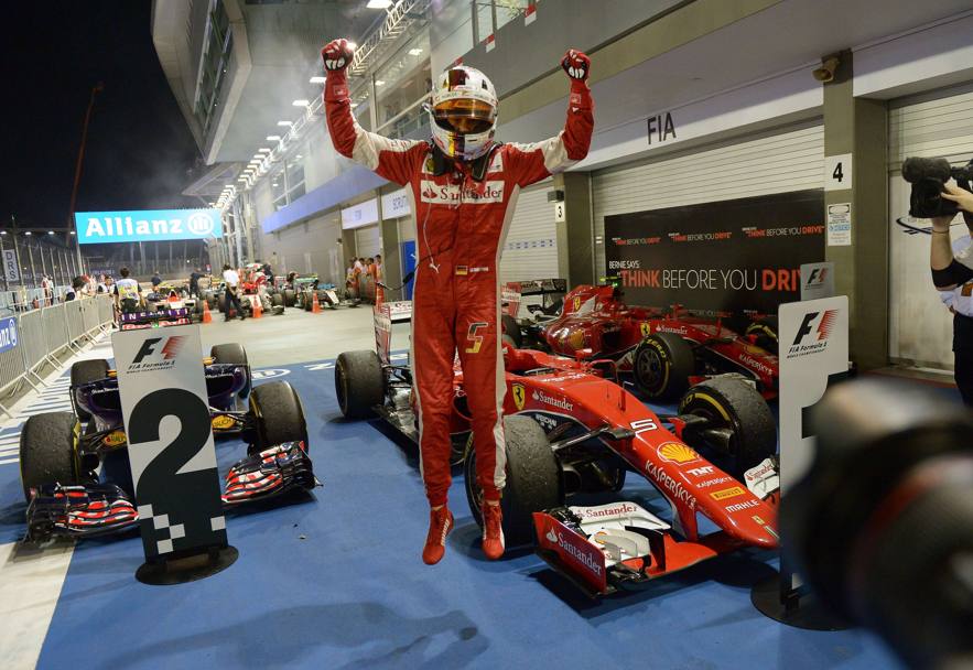 Vettel esulta dopo la vittoria. Reuters
